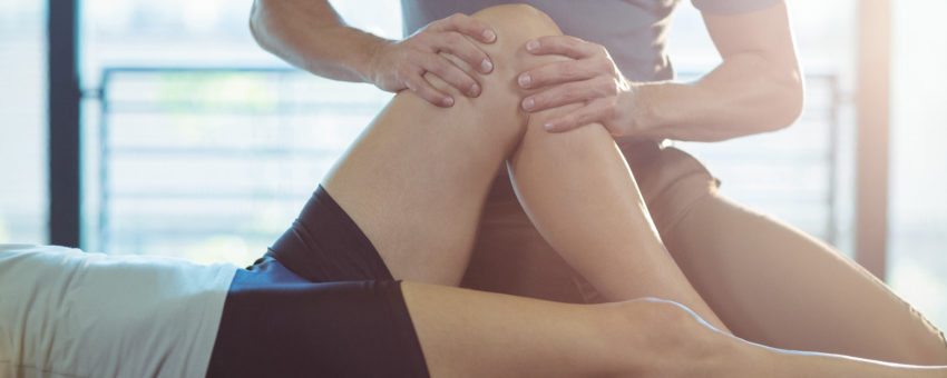 Physiotherapist-giving-knee-therapy-850x340